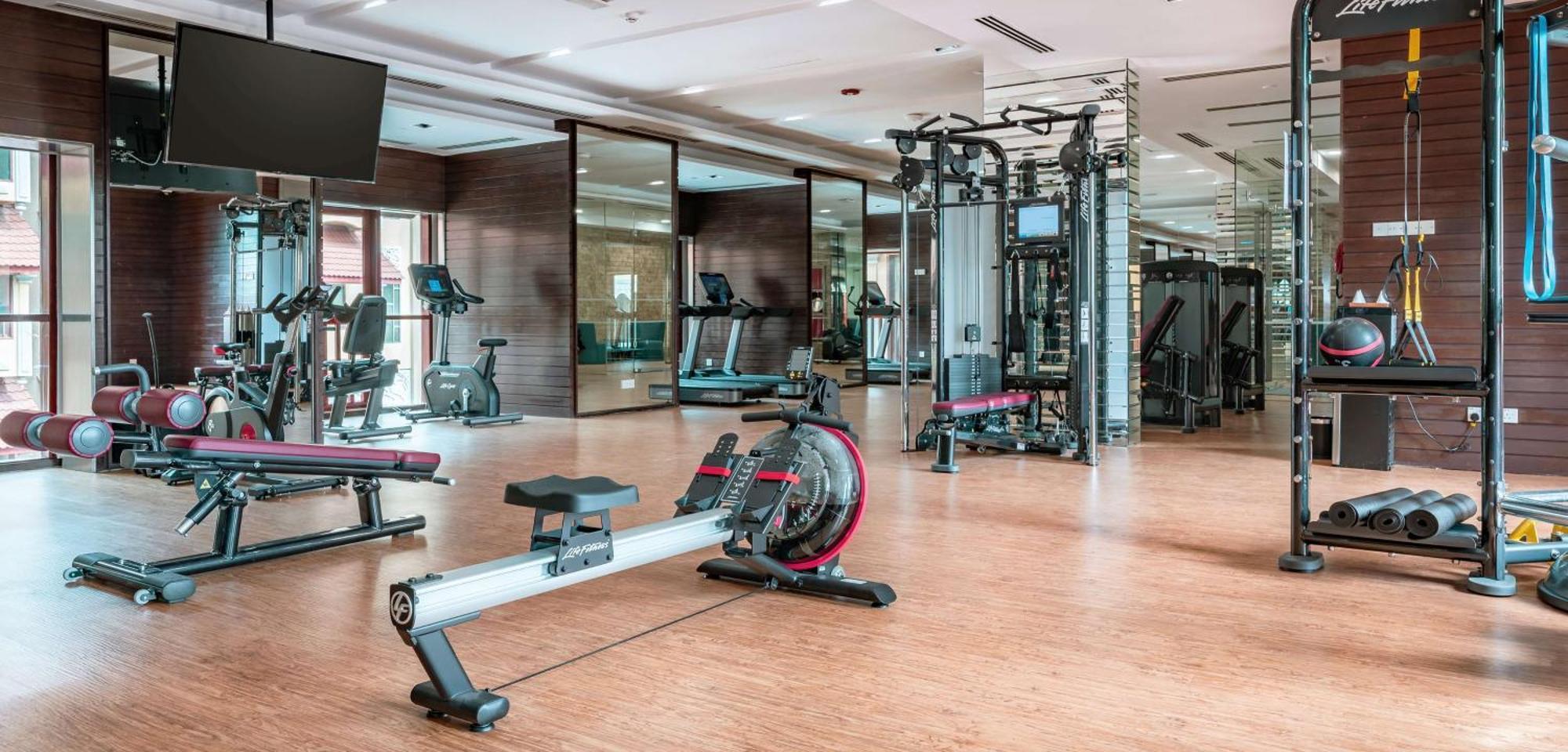 Doubletree By Hilton Putrajaya Lakeside Exterior photo A gym in a hotel